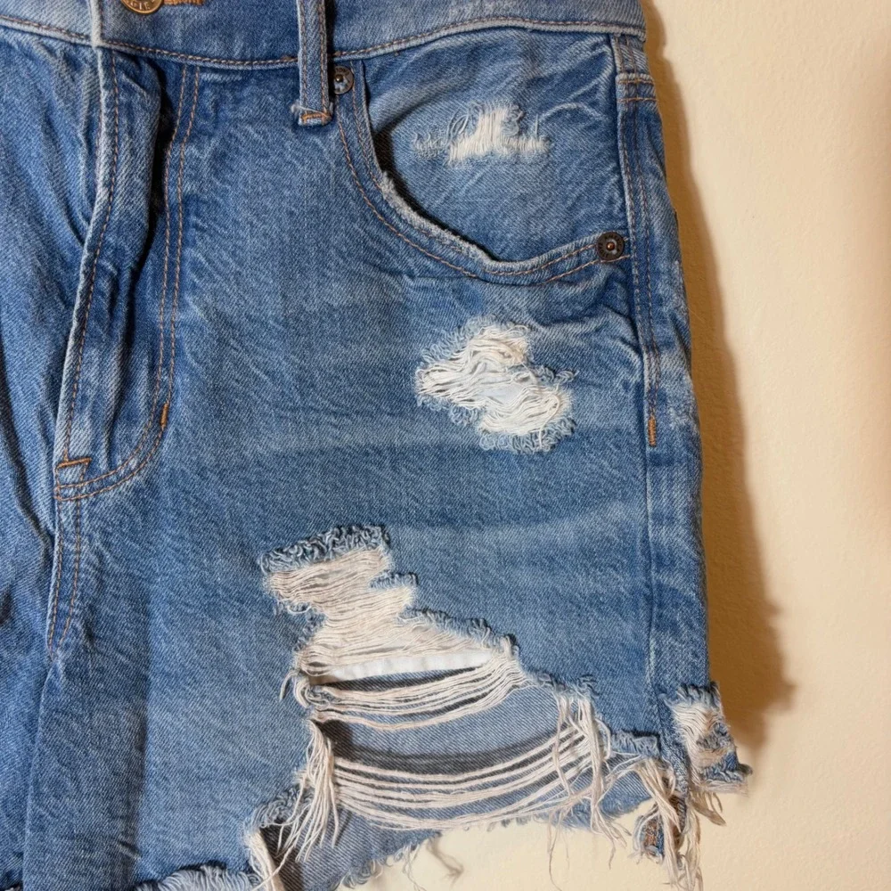 American Eagle Highest Rise Boyfriend Denim Shorts‎ Distressed Size 2